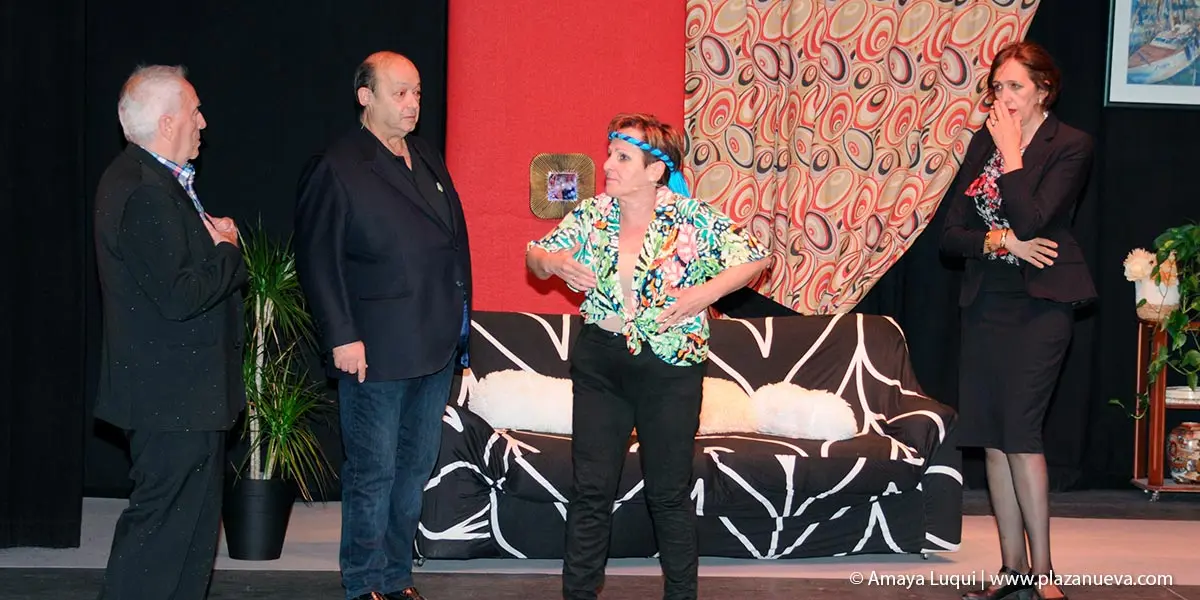 Teatro 'Vaya par de gemelas' en Caparroso 8