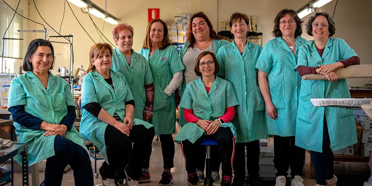 Las socias de la cooperativa textil San José Artesano tienen muy claro que quieren quedarse en Luna