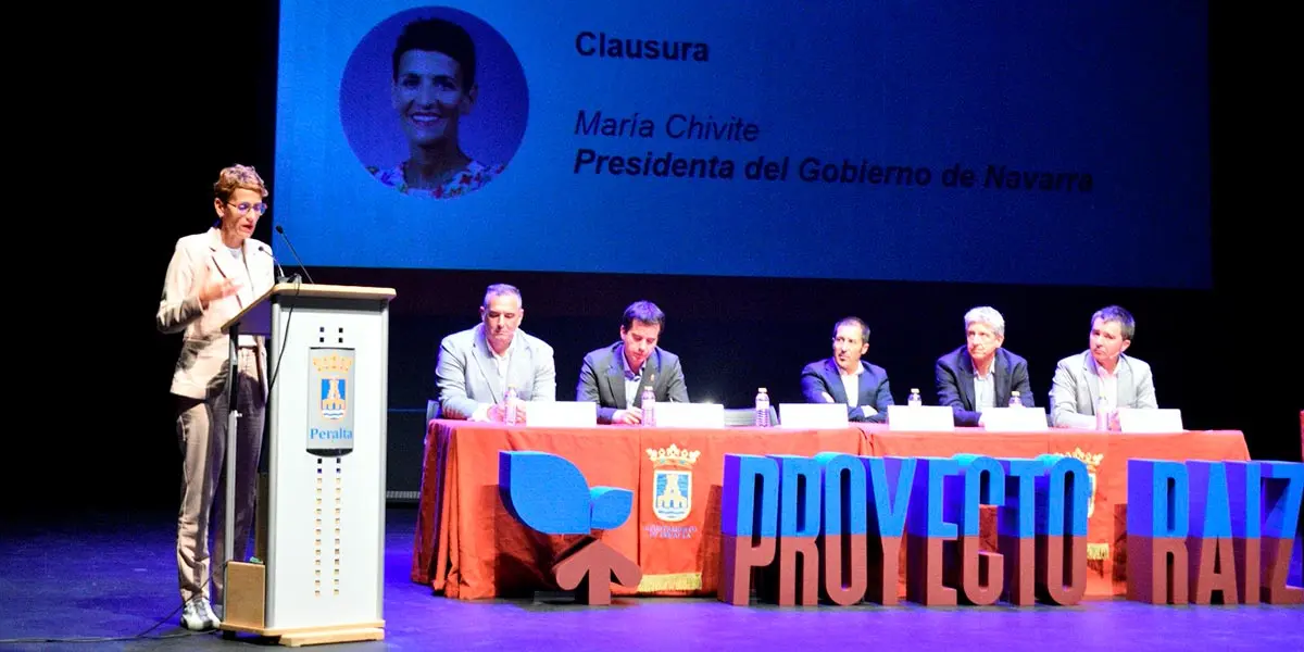 Mar&iacute;a Chivite durante la presentaci&oacute;n del Proyecto Ra&iacute;z en Peralta