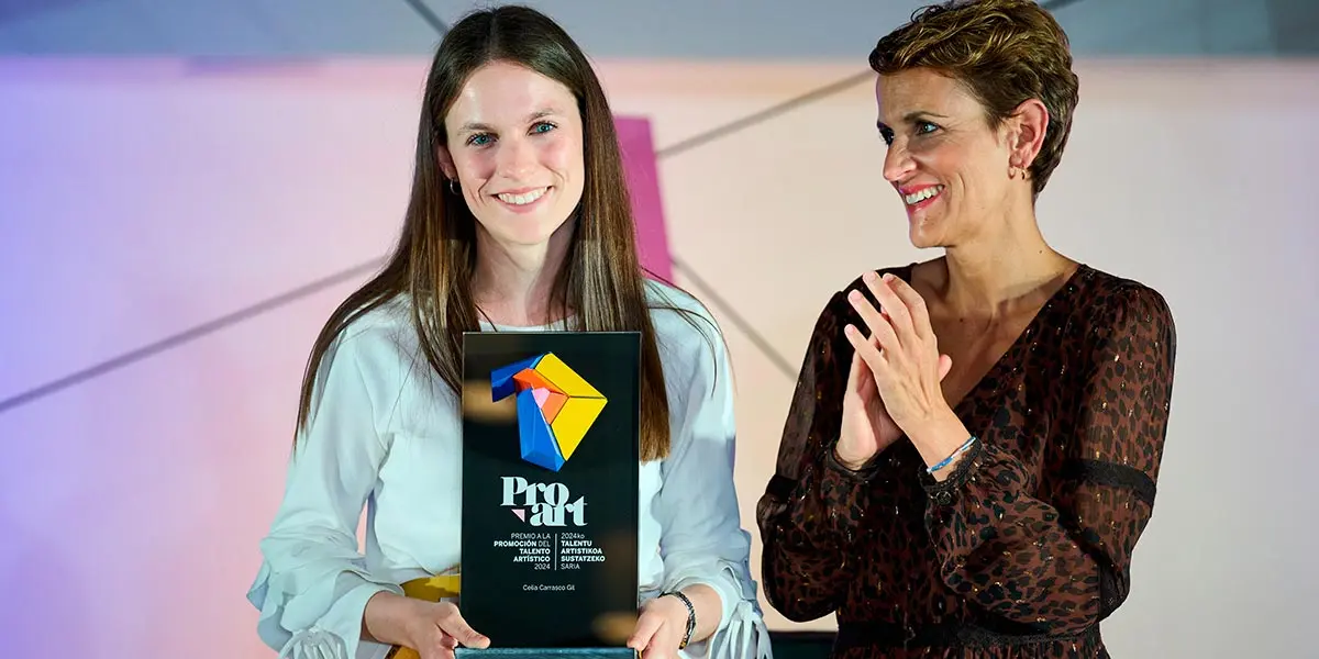 La poeta Celia Carrasco recoge del premio al Talento Art&iacute;stico 2024