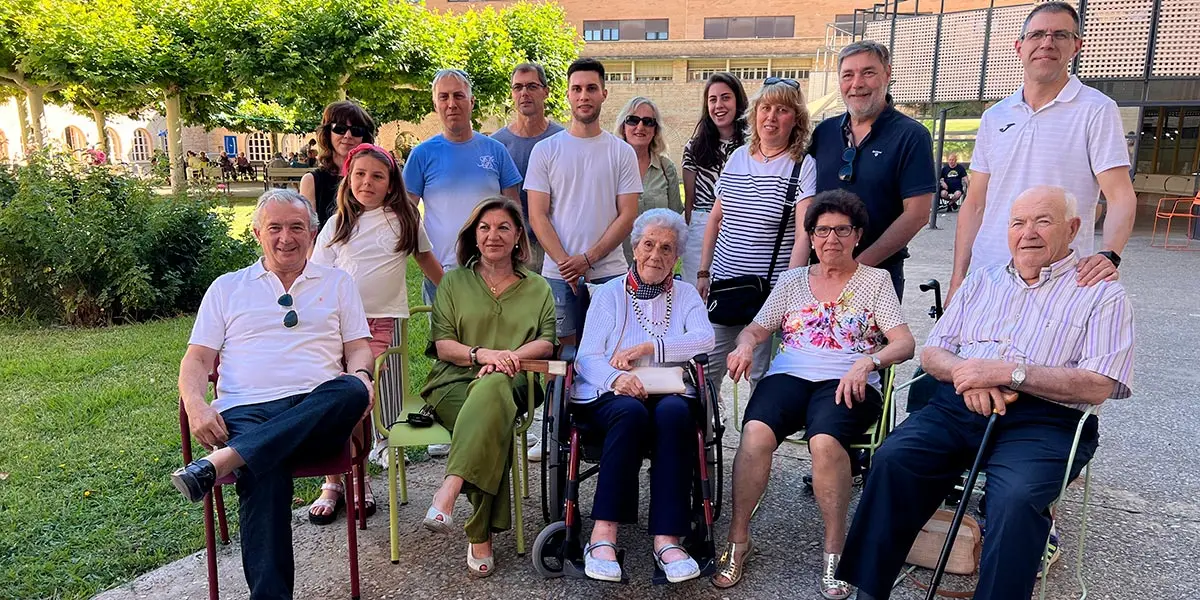 Consuelo Enciso Puyo, Abuela de Tudela 2024, junto a sus familiares y amigos