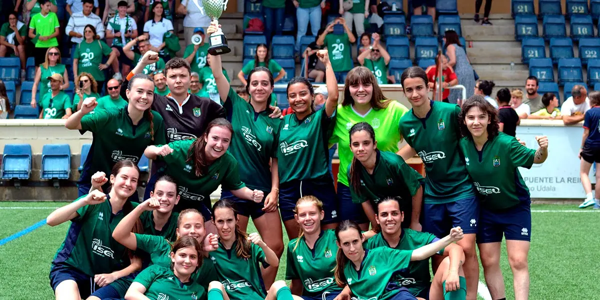 El Regional Femenino del CD Lourdes se alz&oacute; con la Copa