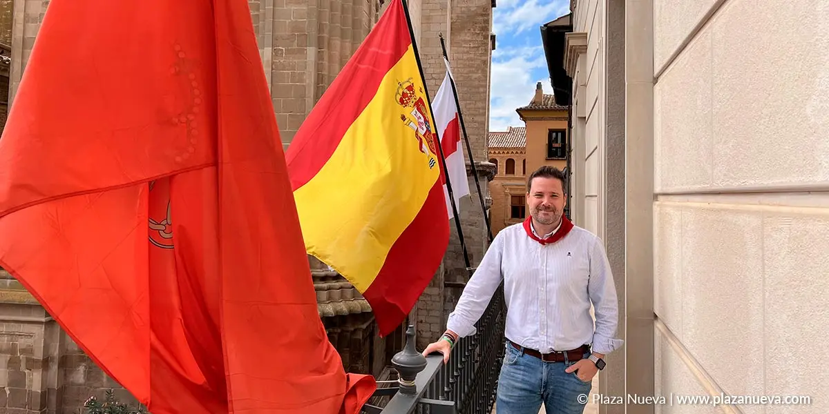 Alejandro Toquero Gil en el balc&oacute;n del ayuntamiento