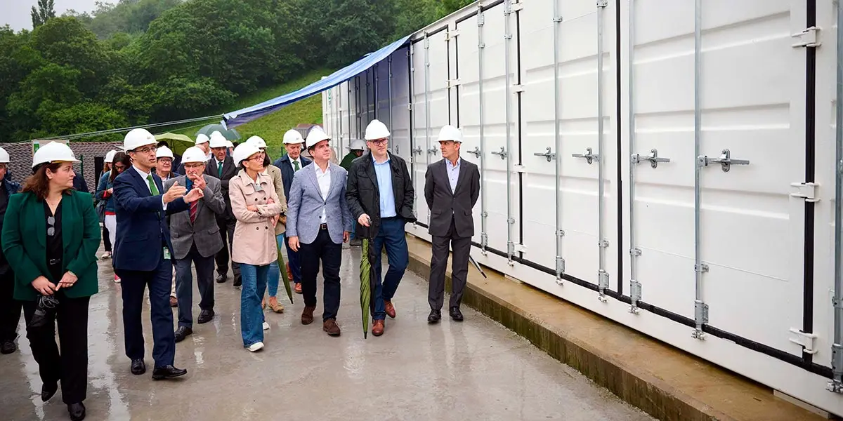 La presidenta Chivite y el consejero Irujo visitan la nueva bater&iacute;a instalada en Valcarlos