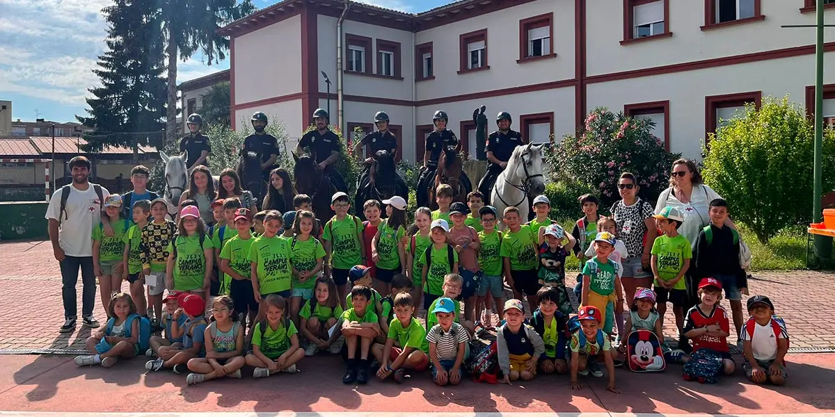 Excursi&oacute;n APYMA Alhama de Cintru&eacute;nigo a la Polic&iacute;a Nacional de Pamplona 1