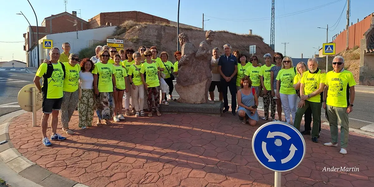 Acto de repulsa de la Asociaci&oacute;n de Amigos del Camino de Santiago de Alfaro a los actos vand&aacute;licos contra la escultura del peregrino