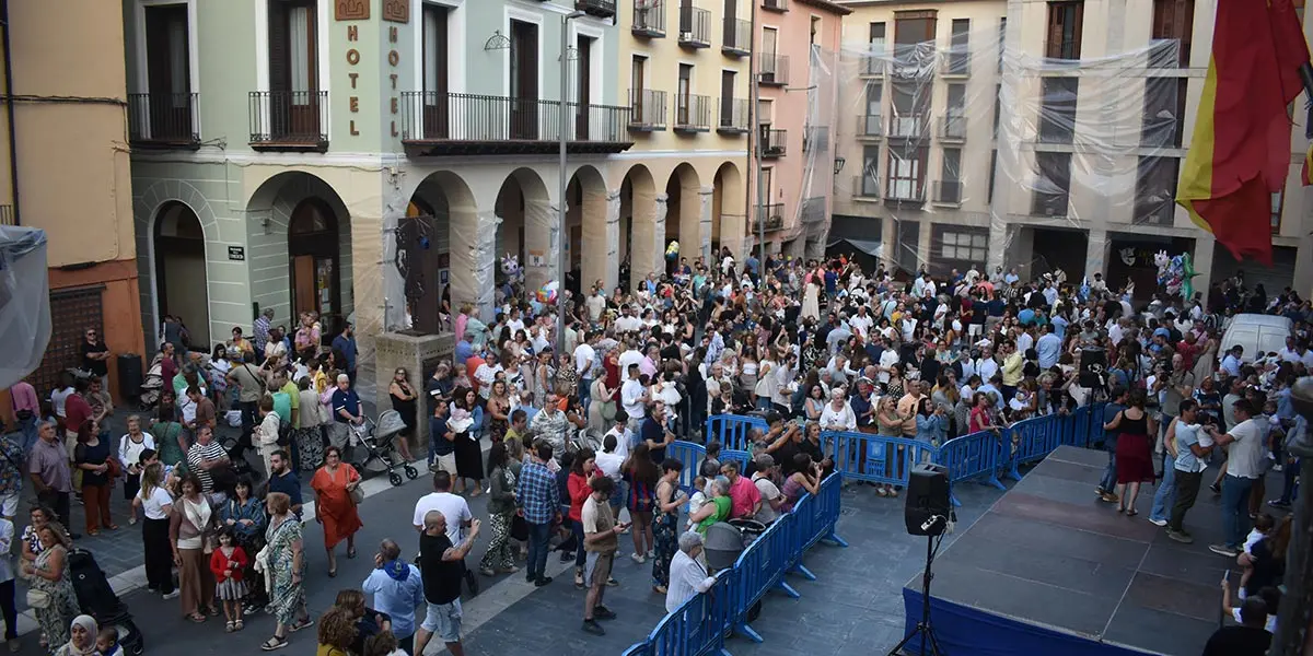 Plaza de Espa&ntilde;a durante la imposici&oacute;n del pa&ntilde;uelo en Tarazona