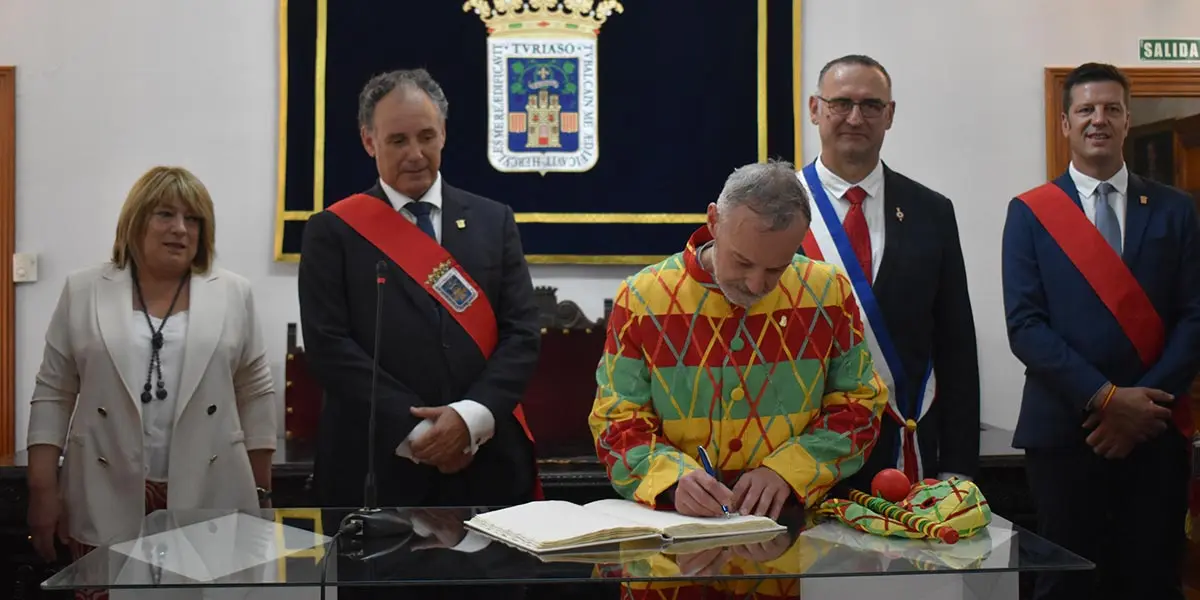 Luis Javier Abril ha firmado el libro del Cipotegato