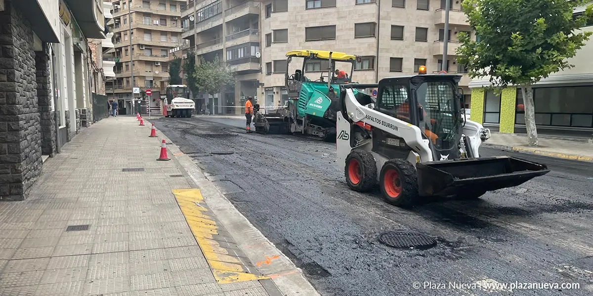 Obras de asfaltado en Juan Antonio Fern&aacute;ndez