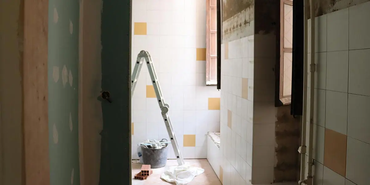 Obras en la adecuaci&oacute;n de los ba&ntilde;os de la primera planta del Conservatorio Escuela de M&uacute;sica Municipal de Tudela