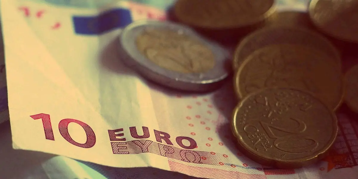 dinero pr&eacute;stamo euros billetes calderilla monedas robo