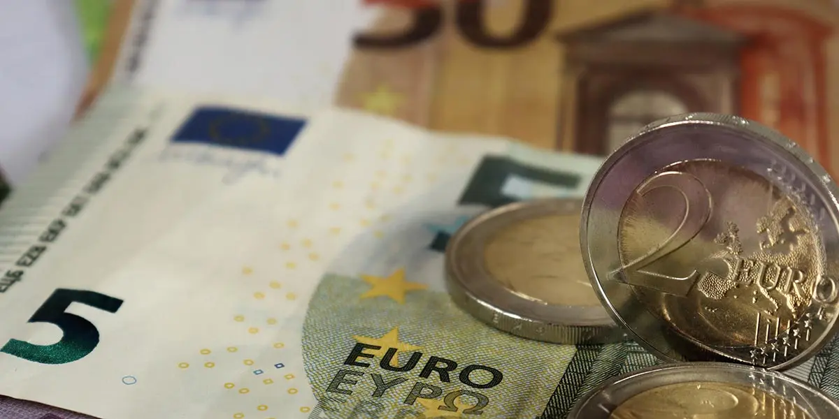 dinero pr&eacute;stamo euros billetes monedas robo