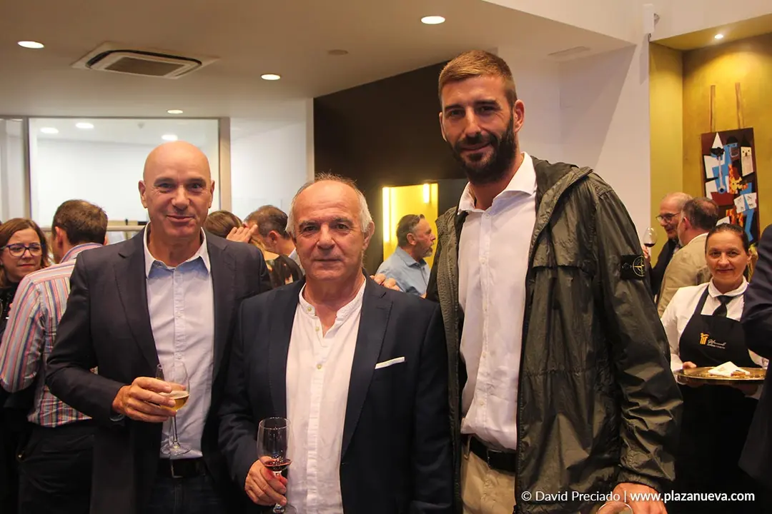Celebraci&oacute;n y networking en el lunch del Galard&oacute;n AER 2024 15