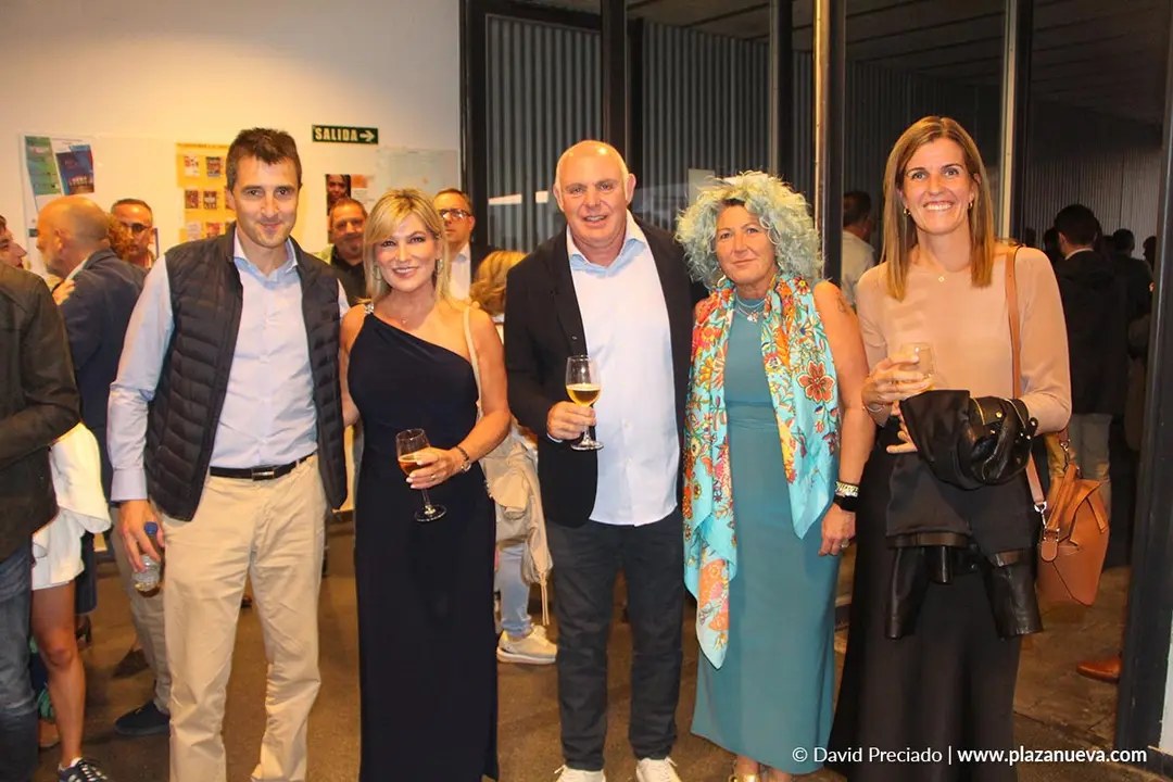Celebraci&oacute;n y networking en el lunch del Galard&oacute;n AER 2024 16
