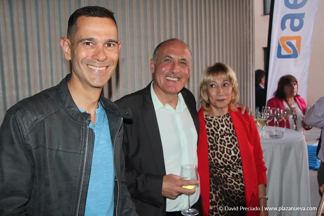 Celebraci&oacute;n y networking en el lunch del Galard&oacute;n AER 2024 19
