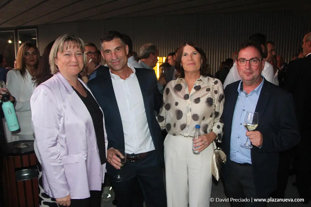 Celebraci&oacute;n y networking en el lunch del Galard&oacute;n AER 2024 20