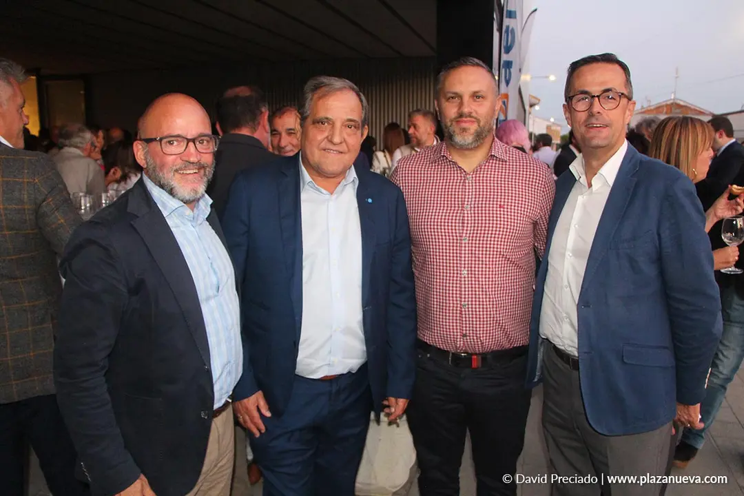 Celebraci&oacute;n y networking en el lunch del Galard&oacute;n AER 2024 27