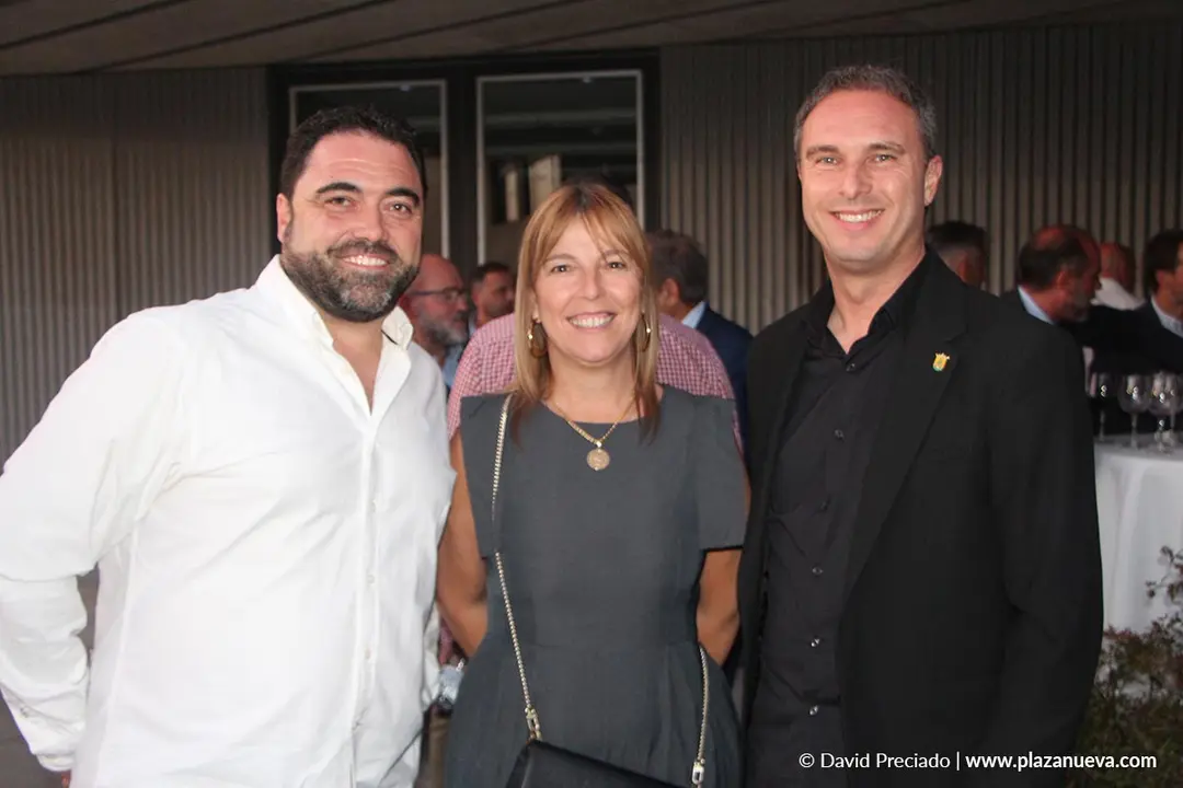 Celebraci&oacute;n y networking en el lunch del Galard&oacute;n AER 2024 25
