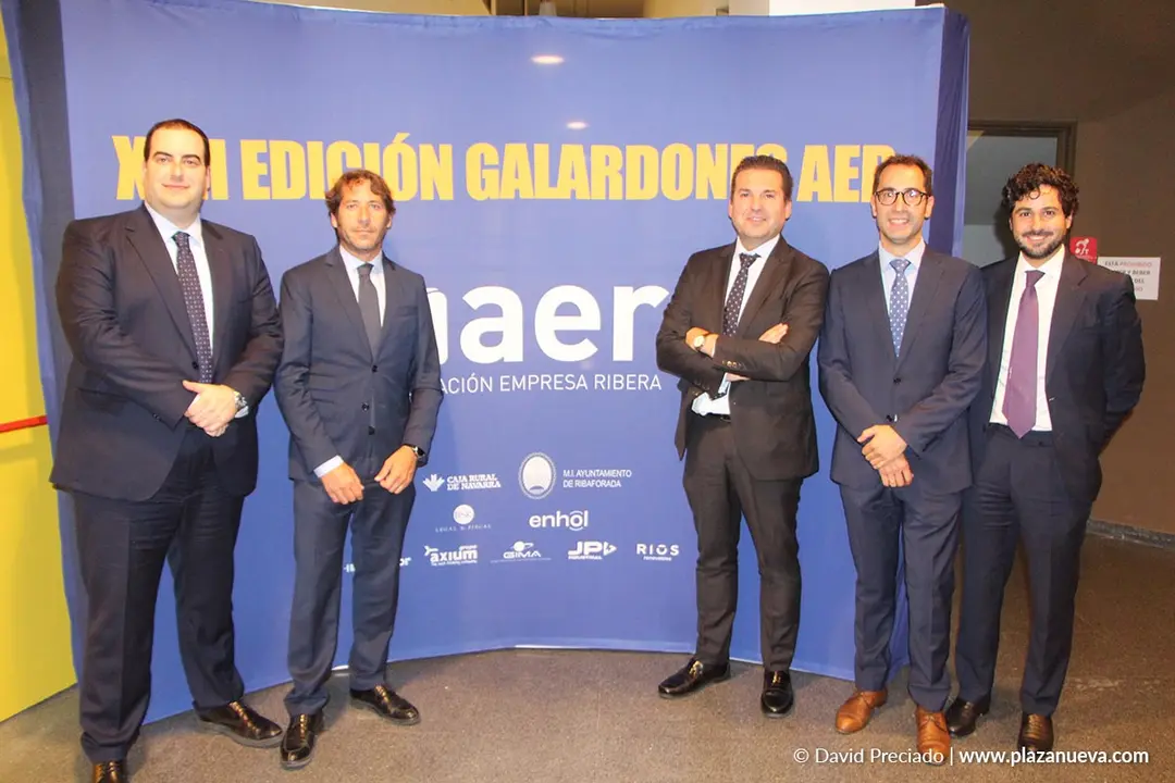 Celebraci&oacute;n y networking en el lunch del Galard&oacute;n AER 2024 36