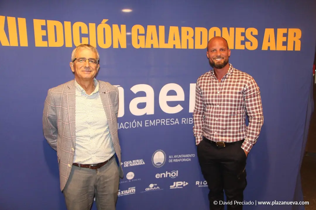 Celebraci&oacute;n y networking en el lunch del Galard&oacute;n AER 2024 37