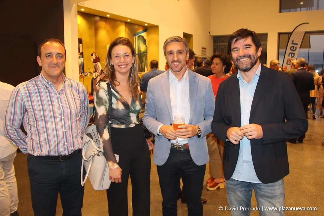 Celebraci&oacute;n y networking en el lunch del Galard&oacute;n AER 2024 35