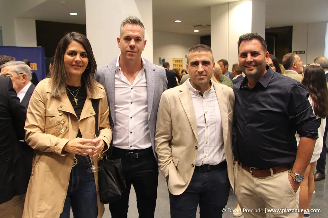 Celebraci&oacute;n y networking en el lunch del Galard&oacute;n AER 2024 39
