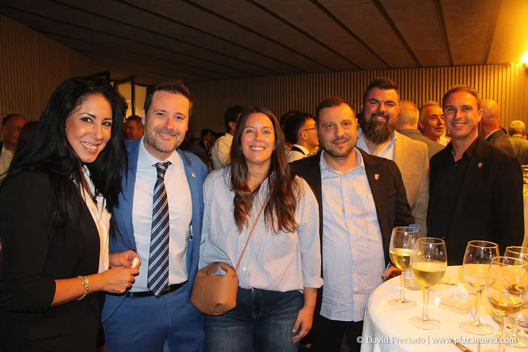 Celebraci&oacute;n y networking en el lunch del Galard&oacute;n AER 2024 42