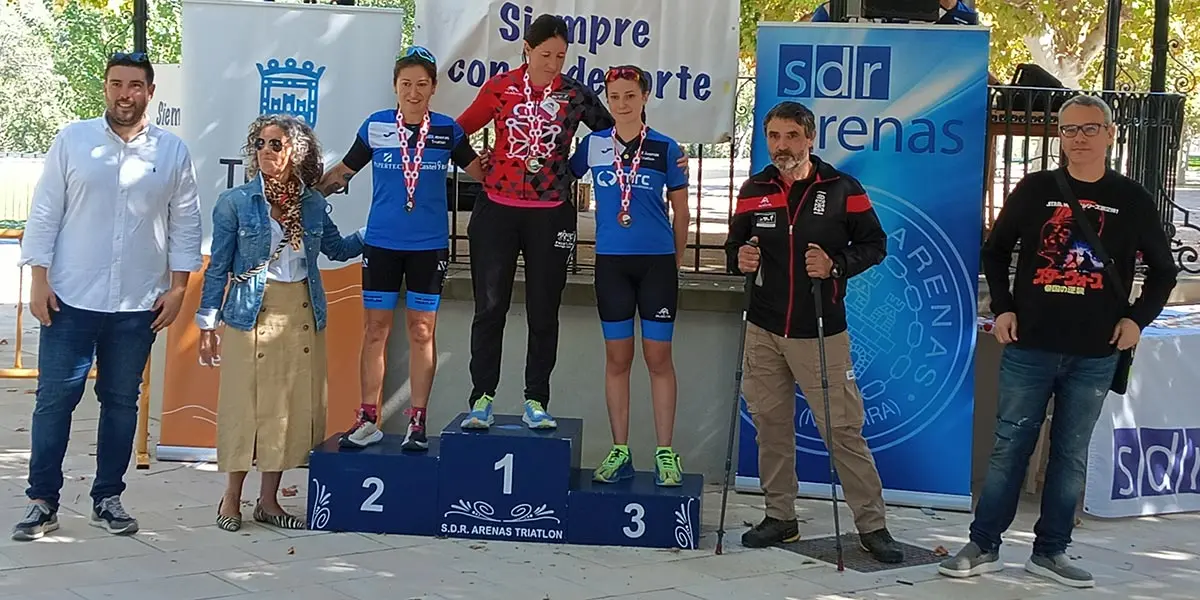 Jessica L&oacute;pez e Irati Sicilia (2&ordf; y 3&ordf; clasificadas campeonato navarro de Duatl&oacute;n Cros)