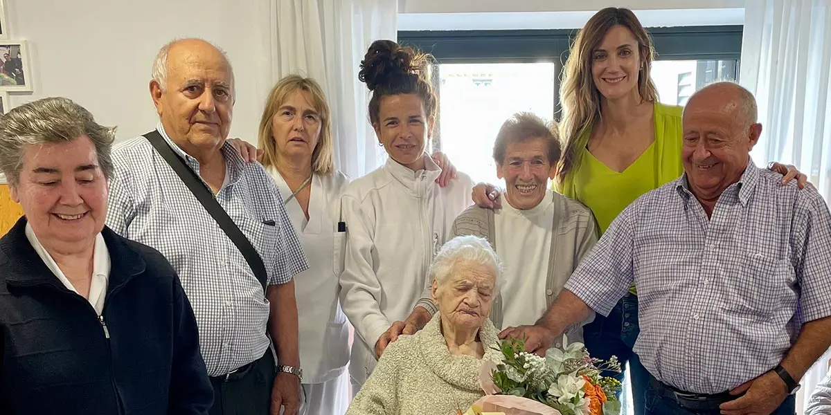 Julia Le&oacute;n Palacios cumpli&oacute; 100 a&ntilde;os rodeada de m&uacute;sica, familia y amigos