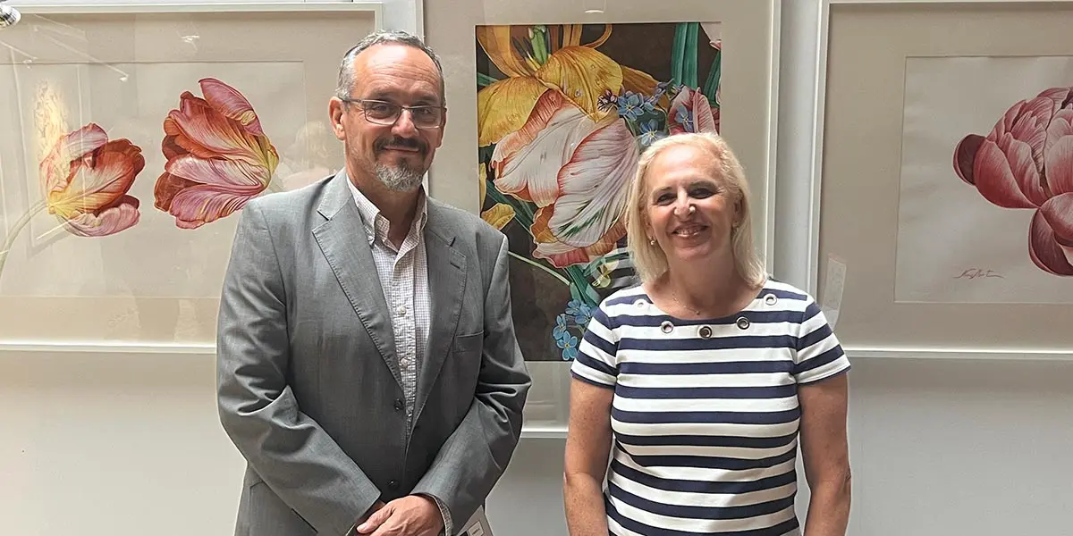 La tudelana Nuria Mart&iacute;nez convierte el patio de UNED Tudela en un jard&iacute;n repleto de flores 2