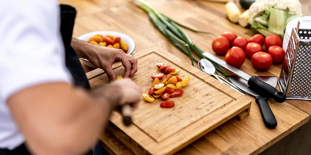 cocina cocinero fusi&oacute;n cortar verduras