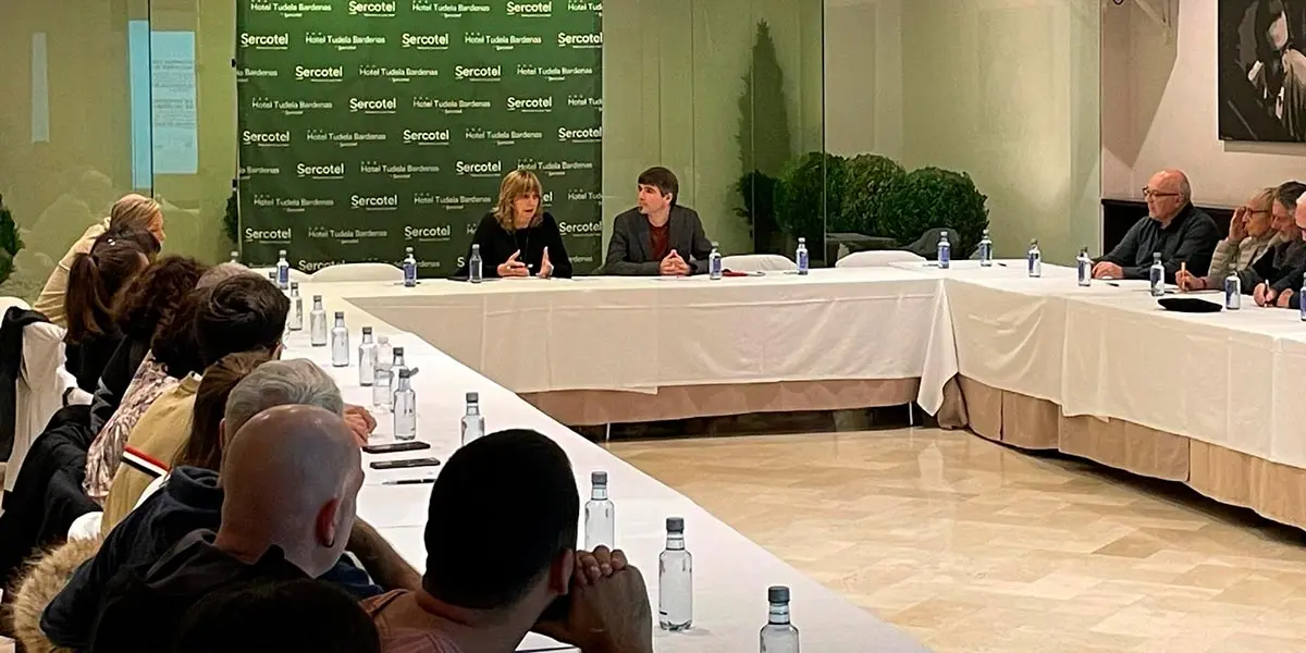 Ana Ollo y Javier Aracama en la presentaci&oacute;n de Gora Gora Fest 2024 en Tudela