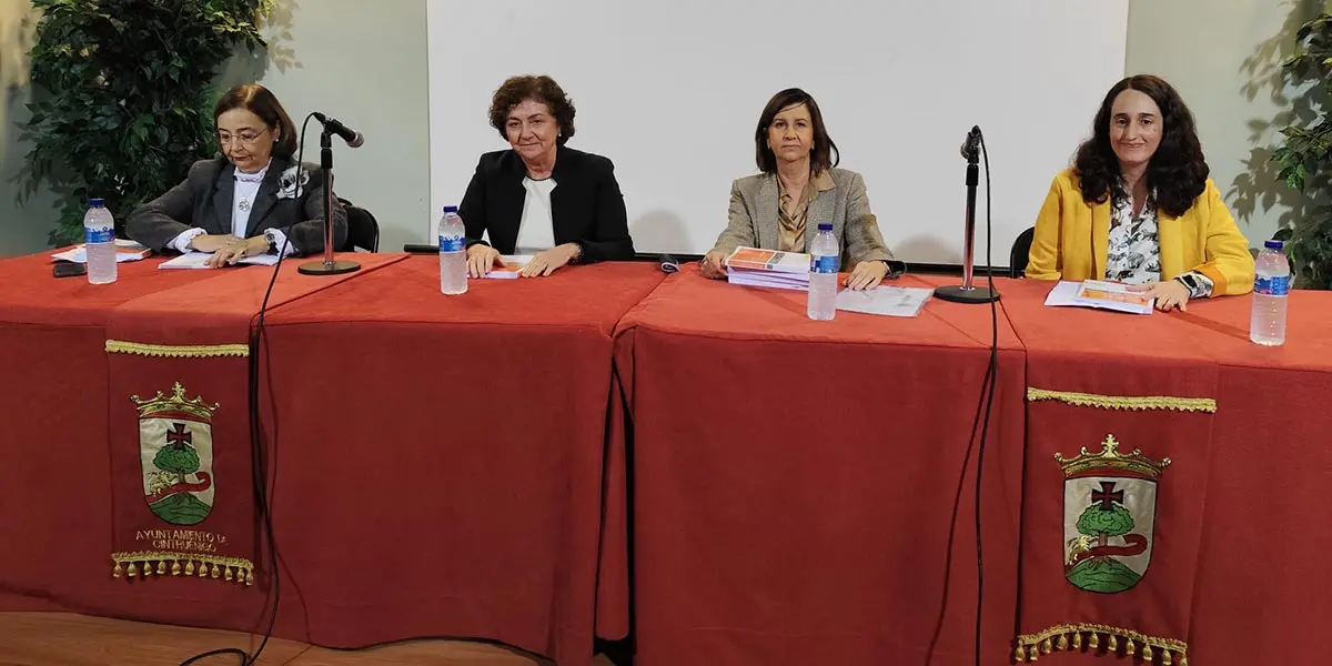 Las autoras Mercedes Gal&aacute;n, M.&ordf; Teresa Hualde, Raquel Idoate y Marian Salvador en la presentaci&oacute;n del libro