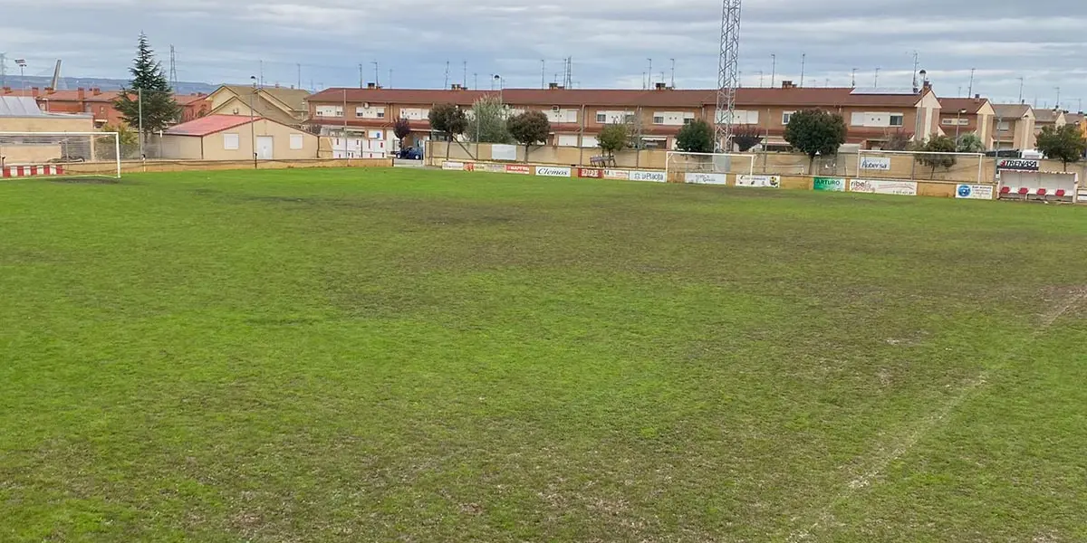 El CD Castej&oacute;n reclama la reforma urgente del campo de f&uacute;tbol ante el deterioro del c&eacute;sped