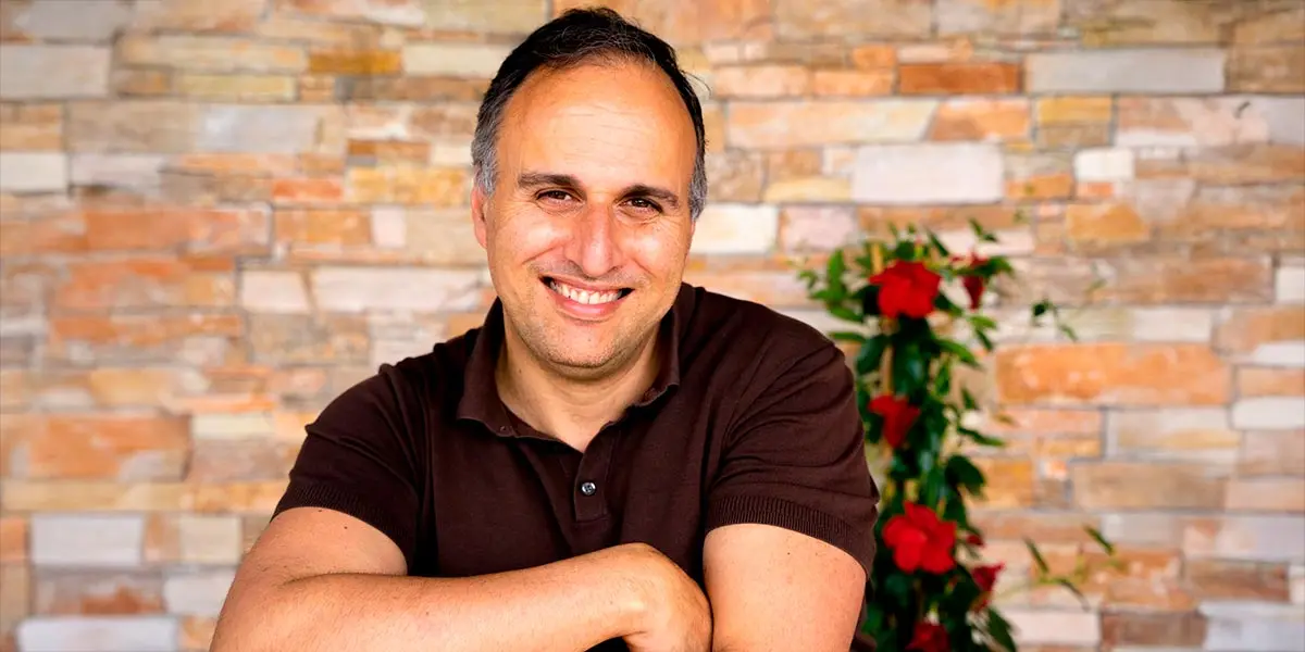 El neur&oacute;logo &Aacute;ngel Fern&aacute;ndez D&iacute;az acumula m&aacute;s de veinte a&ntilde;os de experiencia