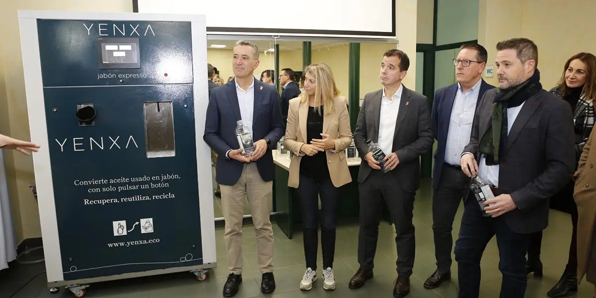 Arguedas acogi&oacute; la demostraci&oacute;n de la innovadora m&aacute;quina desarrollada por la empresa navarra Yenxa, capaz de transformar 400 ml de aceite usado en 1 litro de jab&oacute;n para lavadora