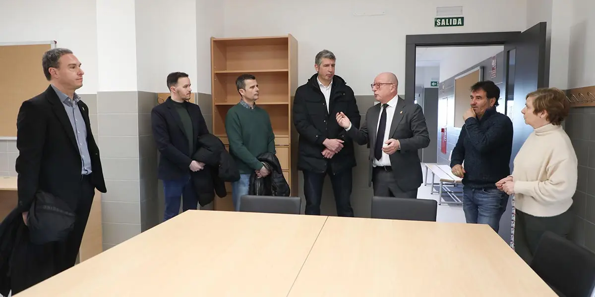 El consejero Gimeno en el IESO La Paz de Cintru&eacute;nigo