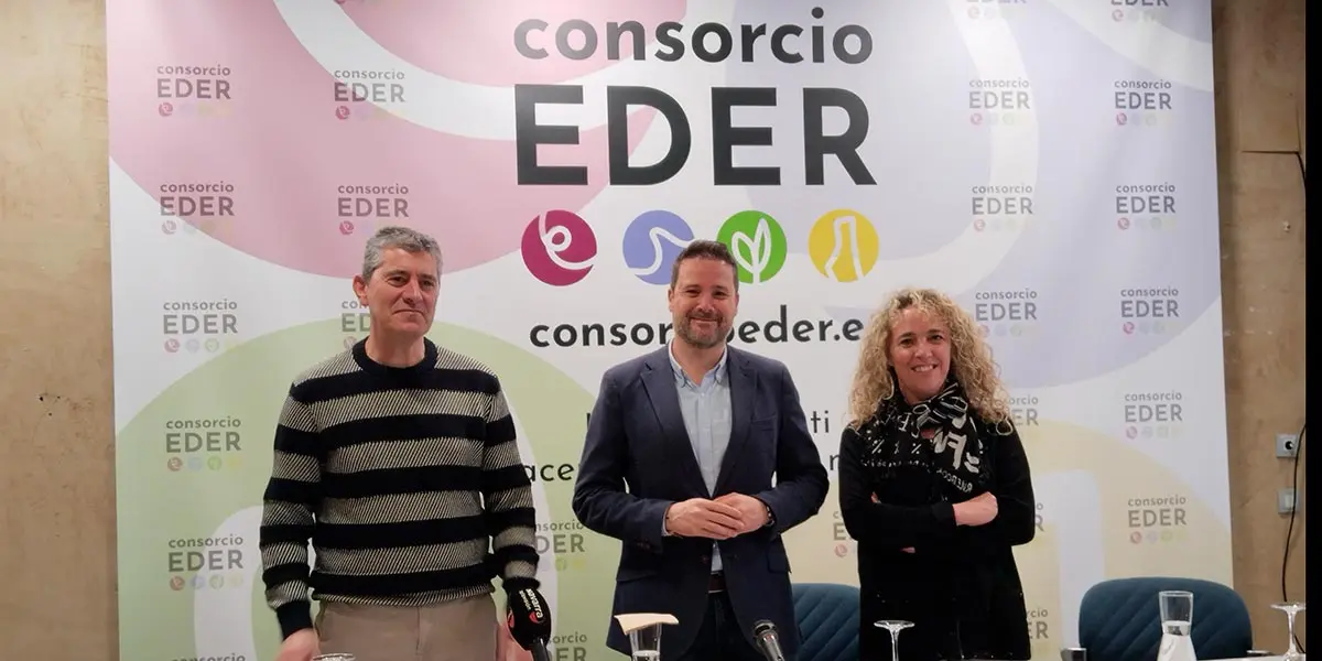 Desde la izquierda, Eusebio S&aacute;ez, presidente comisi&oacute;n ejecutiva; Alejandro Toquero, presidente y Sandra Calvo, gerente en funciones del Consorcio Eder en la presentaci&oacute;n de Tudela