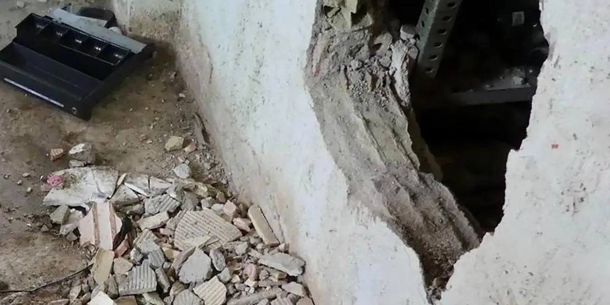 agujero butr&oacute;n butron pared roto obras