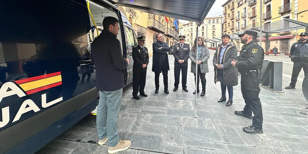 Presentaci&oacute;n unidad m&oacute;vil de Documentaci&oacute;n de la Polic&iacute;a Nacional 2