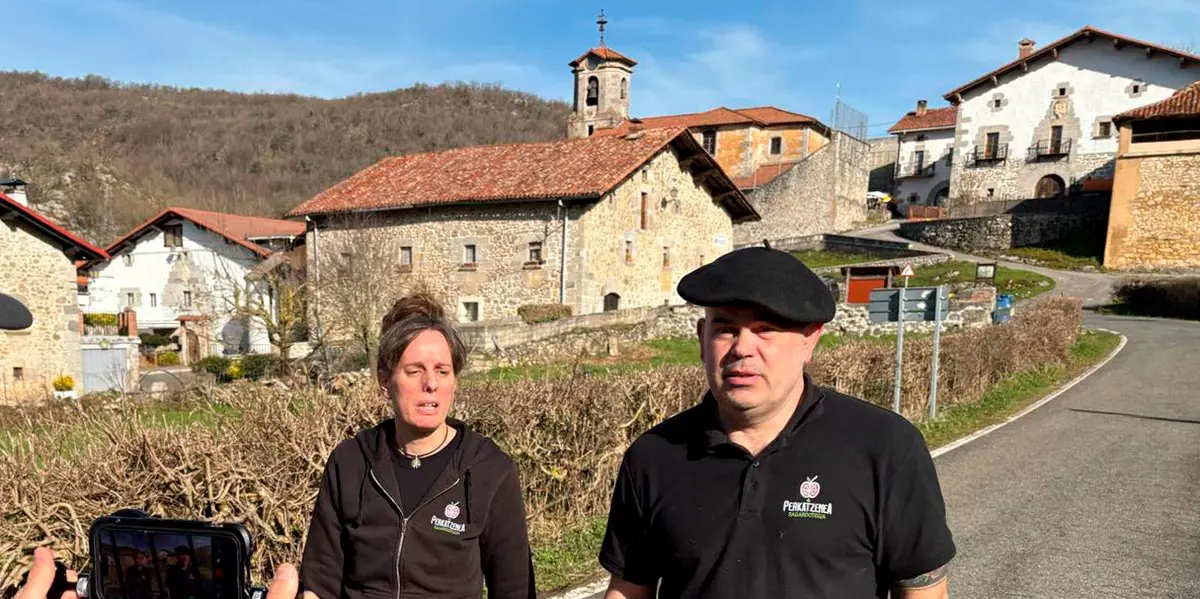 MONTSE Y JOSEBA, FUNDADORES DE LA SIDRER&Iacute;A PERKATZENEA EN MADOZ