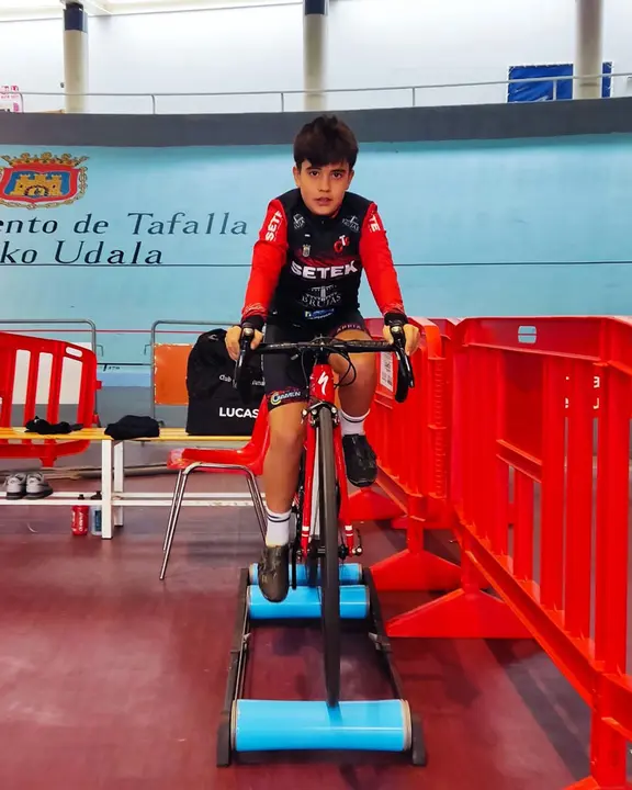 Lucas Sanz en el Velodromo de Tafalla