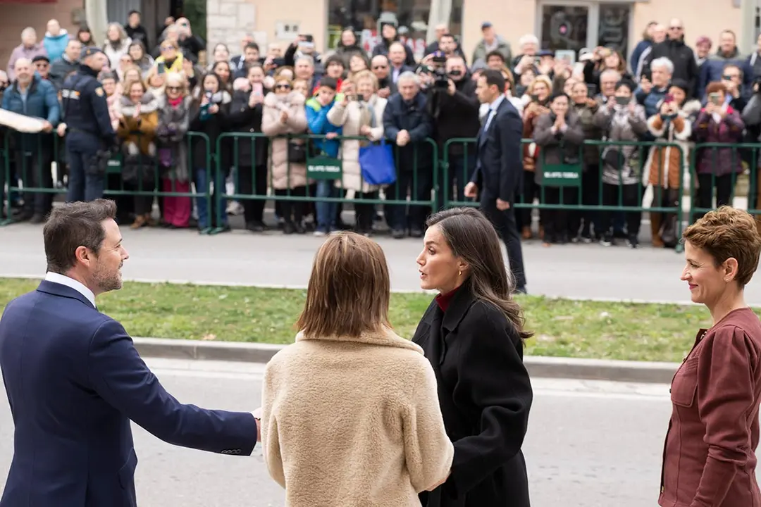 El alcalde Alejandro Toquero saludando a la Reina Letizia