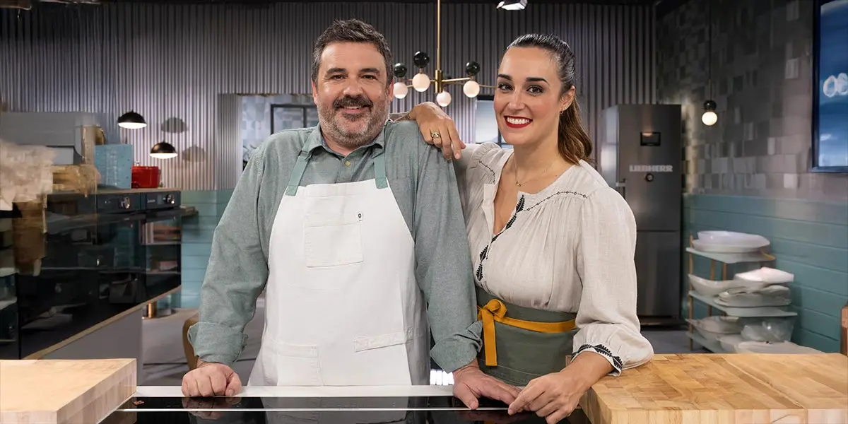 Ander Gonz&aacute;lez y Gabriela Uriarte, presentadores de A Bocados