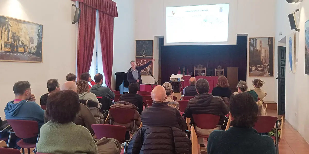 Jos&eacute; Antonio Lucas Santolaya, Jefe del Servicio Territorial de Medio Ambiente, ofreci&oacute; una charla