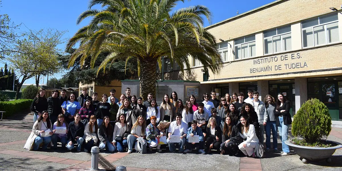 Entrega de diplomas de la 10&ordf; promoci&oacute;n Bachibac en el IES Benjam&iacute;n de Tudela