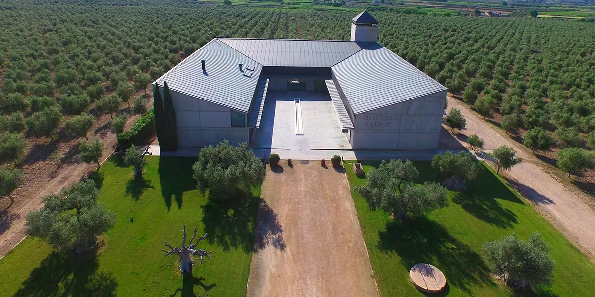 Bodega Hacienda Queiles en Monteagudo, donde se elabora el aceite ecol&oacute;gico Abae