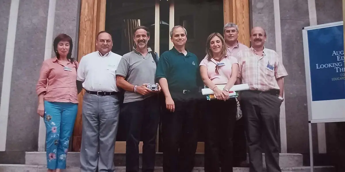 La corellana Isabel Garc&iacute;a, convivi&oacute; con el nuevo Papa Le&oacute;n XIV en 2005 durante un congreso en Roma (en la foto aparece justo al lado de Robert Francis Prevost Mart&iacute;nez)