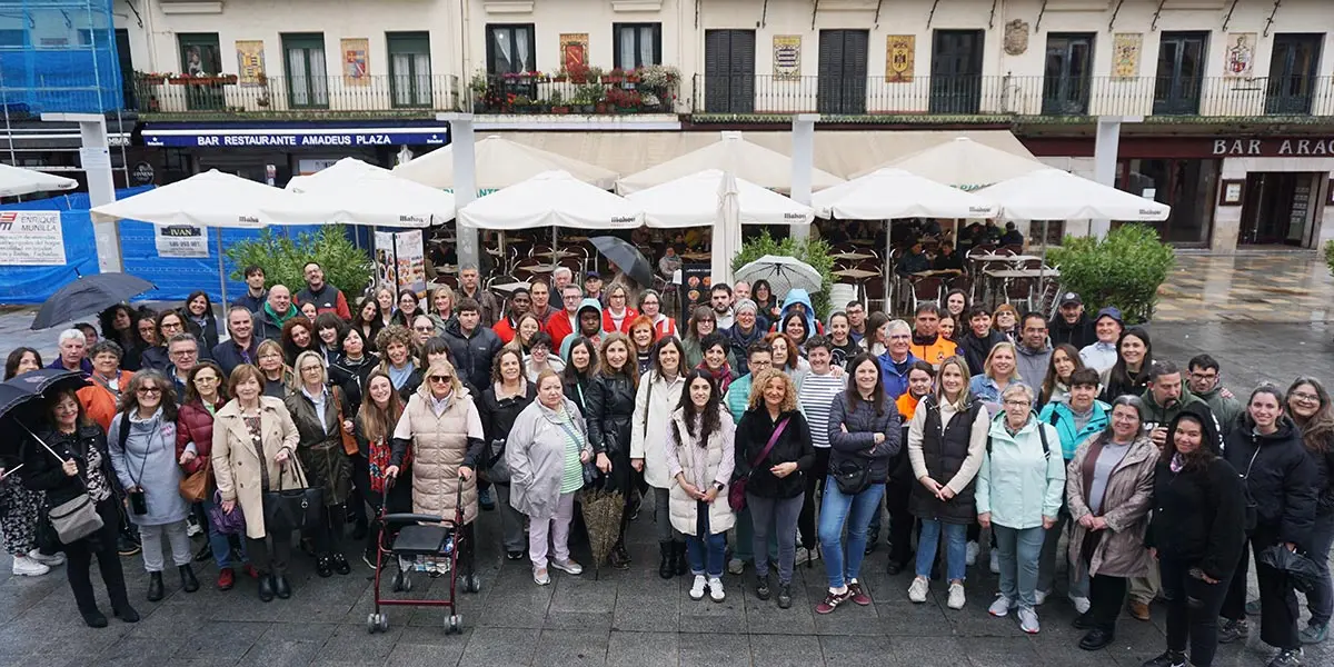 Imagen del Encuentro de Asociaciones de Salud tomada en la Plaza de los Fueros de Tudela