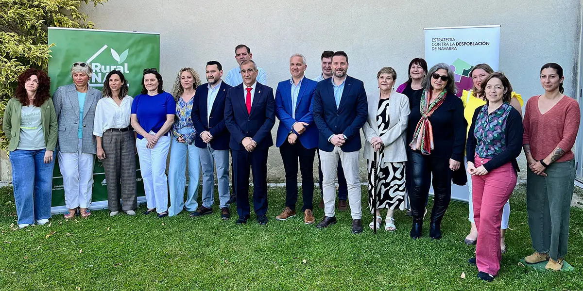 El consejero Chivite con el resto de participantes en la jornada